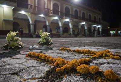 Familiares de linchados piden a gobierno de Puebla becas para sus hijos