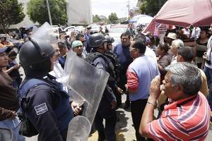 FOTOS: Policía desaloja a ambulantes de la zona de Finanzas