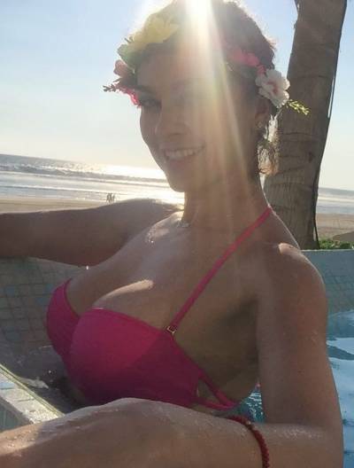 Aracely Arámbula celebró cumpleaños en bikini