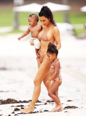 FOTOS: Kim Kardashian enciende las playas de México en bikini