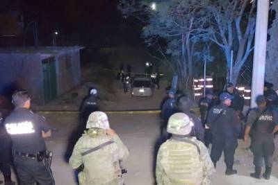 Mueren por asfixia 8 hombres dejados en una camioneta en Chilpancingo