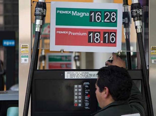 Aumento en gasolinas elevó la inflación, acusan PAN y PRD