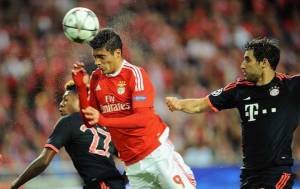 VIDEO: Gol de Raúl Jiménez no pudo evitar caída del Benfica en la Champions