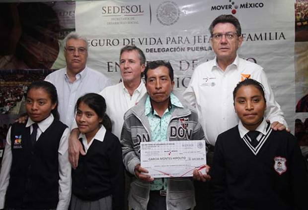 Sedesol Puebla entrega 3 mdp del programa Seguro de Vida para Jefas de Familia
