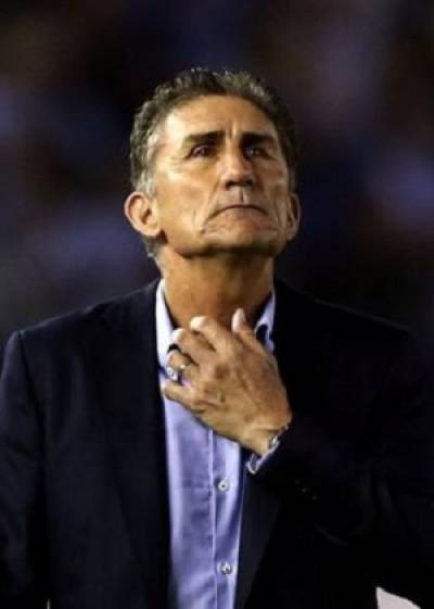 Edgardo Bauza fue cesado como DT de Argentina