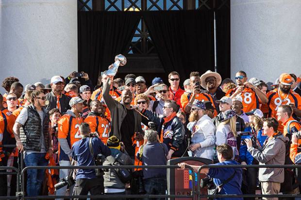 Broncos, recibidos como héroes en Denver tras ganar el Super Bowl L