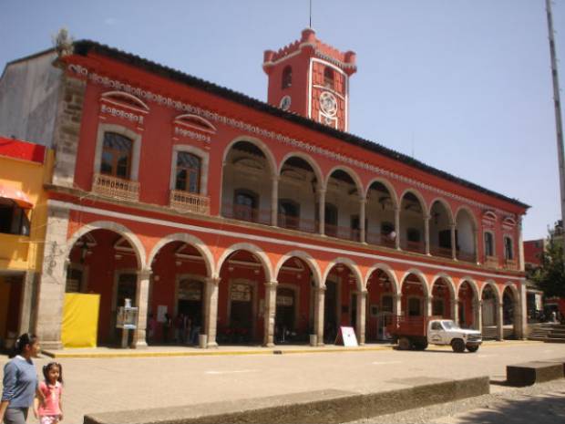 CFE corta el servicio a los ayuntamientos de Juan Galindo, Huauchinango y Ahuazotepec