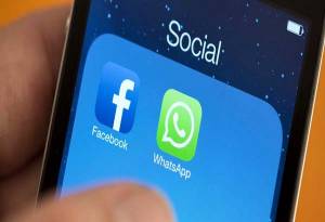 WhatsApp comienza a compartir tus datos con Facebook