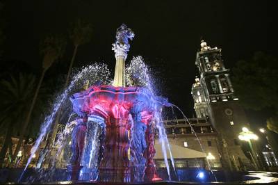 FOTOS: Puebla ilumina sus monumentos con los colores de Francia