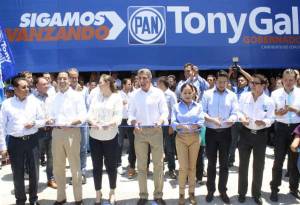 Tony Gali inaugura su casa de campaña en Puebla