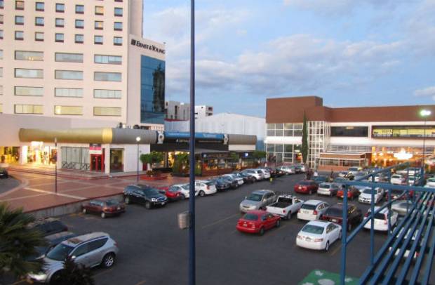 Eliminar cobro de estacionamiento en centros comerciales, exhorto de diputados a alcaldes