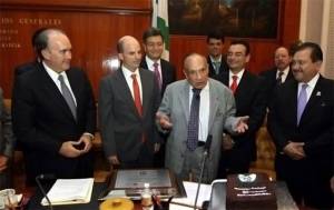 Fallece Moisés Calleja, secretario general del IMSS