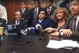 Cisma en el PRD: Barbosa y 11 senadores abandonan bancada