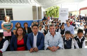Tony Gali inaugura comedor y deportivo en San Baltazar Tetela