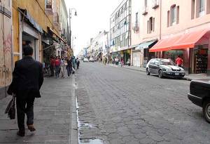 Inicia &quot;limpia&quot; de ambulantes en el Centro Histórico de Puebla
