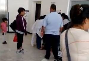 VIDEO: Mujer da a luz en pasillo de hospital en Atlixco; sale director