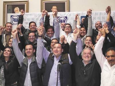 Poblanos festejan en Aguascalientes triunfo del PAN en extraordinaria