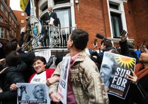 ONU pide terminar con “detención arbitraria” de Julian Assange