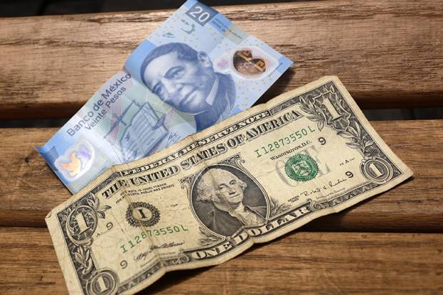 Martes negro para el peso mexicano: Dólar se vende en 19.15