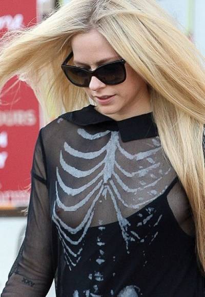 Avril Lavigne: Disfraz de Halloween le jugó una broma