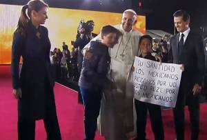 Sin discursos pero con lágrimas despiden al Papa en Ciudad Juárez