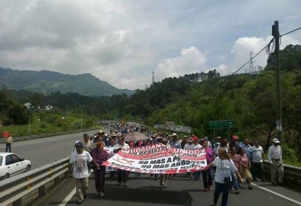 Huauchinango en resistencia civil contra CFE por adeudo de 400 mdp