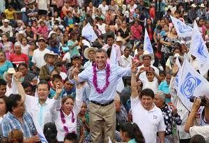 Tony Gali fortalecerá conectividad y turismo en Pahuatlán