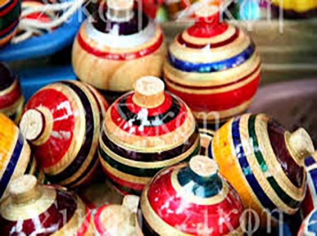 Universitarios de Puebla llevan a Japón exposición de juguetes tradicionales de México