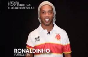 Ronaldinho regresa a México y jugará en Monterrey