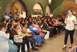 Martha Erika Alonso llama a mujeres a participar activamente en la política