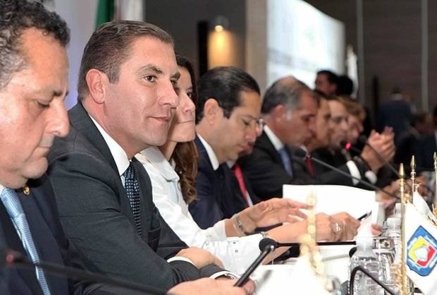Moreno Valle asiste a reunión de la Comisión de Hacienda de la Conago