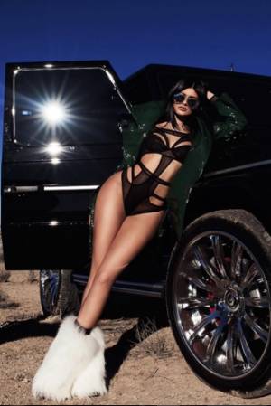 FOTOS: Kylie Jenner celebró sensualmente 40 millones de seguidores en Instagram
