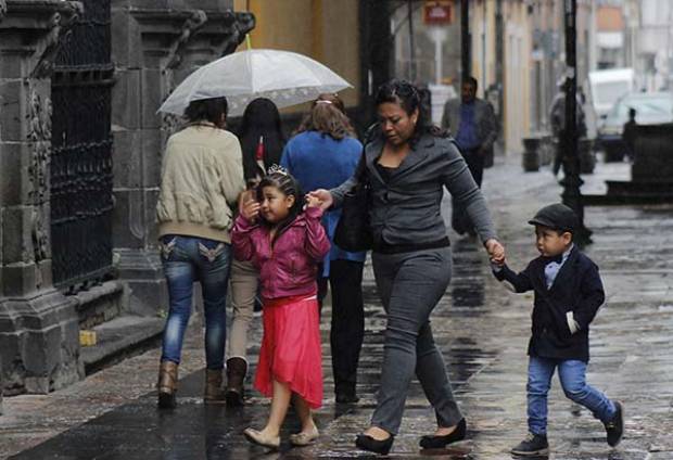 Más lluvias fuertes en Puebla para este jueves por canales de baja presión