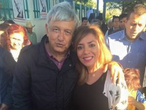 Novia del vocero de AMLO inicia huelga de hambre en penal de Puebla