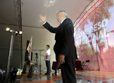 López Obrador presenta plan para ganar la presidencia con Morena