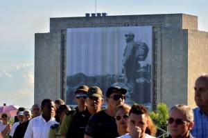 FOTOS: Miles hacen fila para despedir a Fidel Castro en La Habana