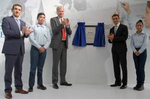 Volkswagen celebra 50 años de formación de especialistas en Puebla