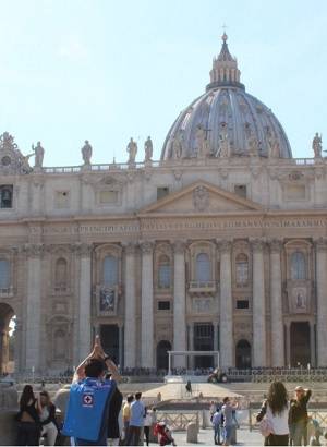 Aficionado de Cruz Azul fue al Vaticano para acabar con mala racha