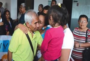 Abuelos migrantes de Puebla cumplen sueño de volver a ver a sus familias