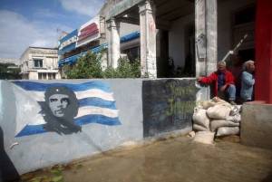 EU elimina más restricciones a viajes y comercio con Cuba