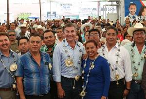 Tony Gali encabeza Feria de la Salud en Petlalcingo