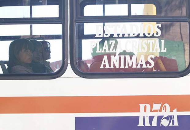 Asaltos violentos denuncian usuarios del transporte en portal del Ayuntamiento de Puebla