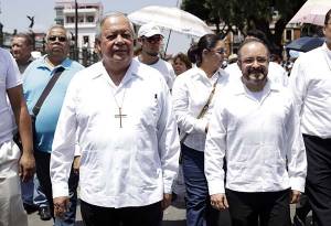 PRD critica presencia de arzobispo de Puebla en marcha antigay