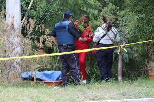 FOTOS: Hallan cadáver de un hombre en aguas del río Atoyac