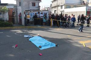 FOTOS: Pipa de gas mató a mujer y dejó a su hija herida en la colonia Guadalupe Victoria