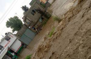 FOTOS: Tromba inunda calles y viviendas en Lara Grajales, Puebla