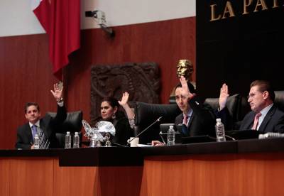 Senado propone hasta dos fiscalías para caso Ayotzinapa