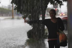 Chubascos y tormentas en Puebla por canal de baja presión
