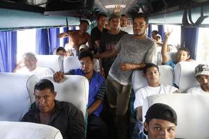 Rescatan a 60 migrantes centroamericanos en la autopista México-Puebla