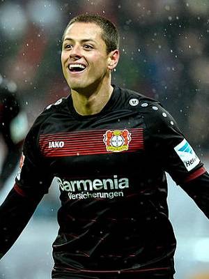 Chicharito anotó el mejor gol de la J20 en la Bundesliga